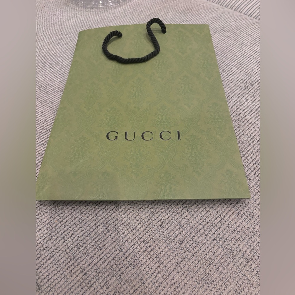 Gucci bag in great condition no rips